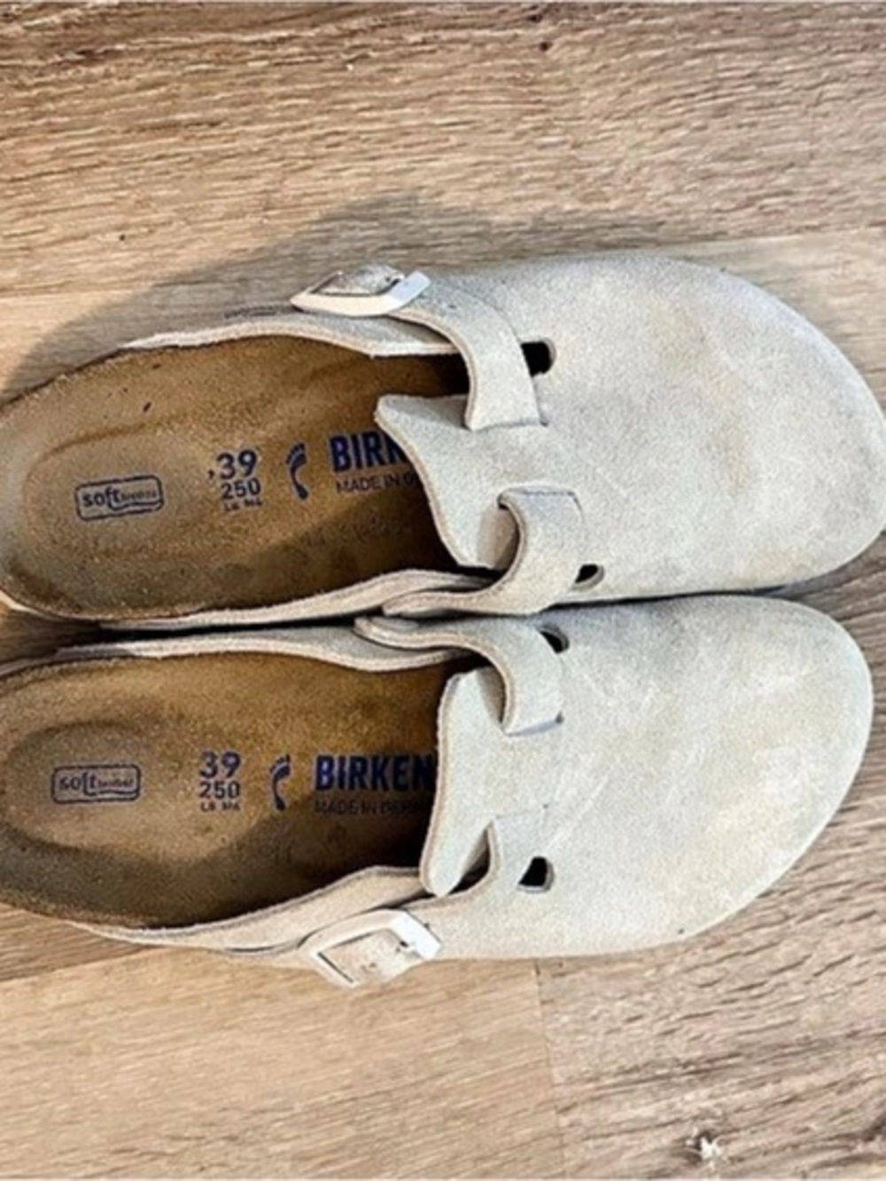 Birkenstock Boston Soft Footbed Clogs in Beige EU 39